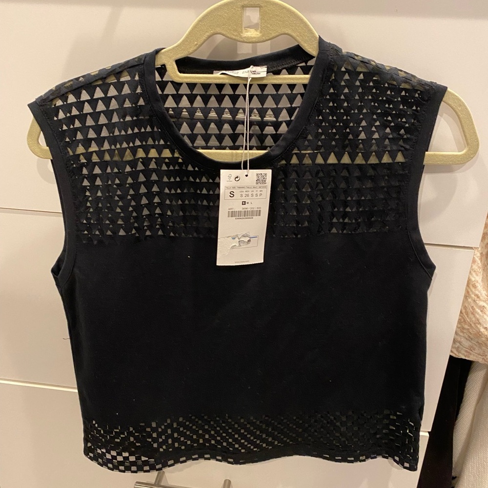 NWT ZARA BLACK TOP WITH MESH DESIGN, size small